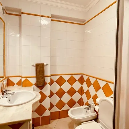 Bicos U By Check-in Portugal * Αλμπουφέιρα